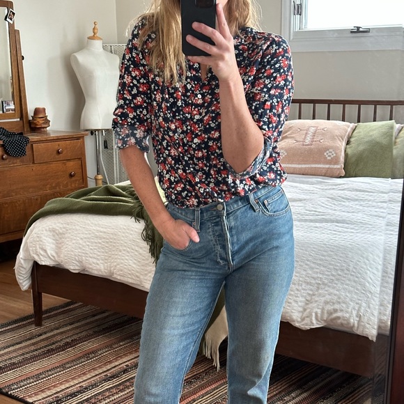 Floral printed button up top. - Picture 1 of 8